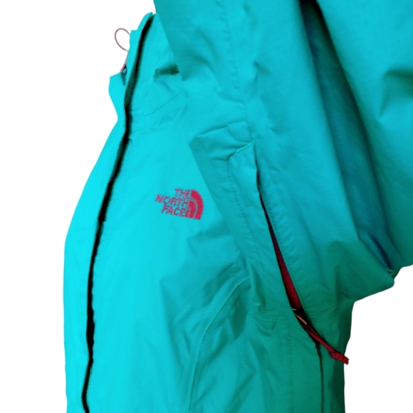 The North Face Women's Rain Jacket. - Picture 9 of 15